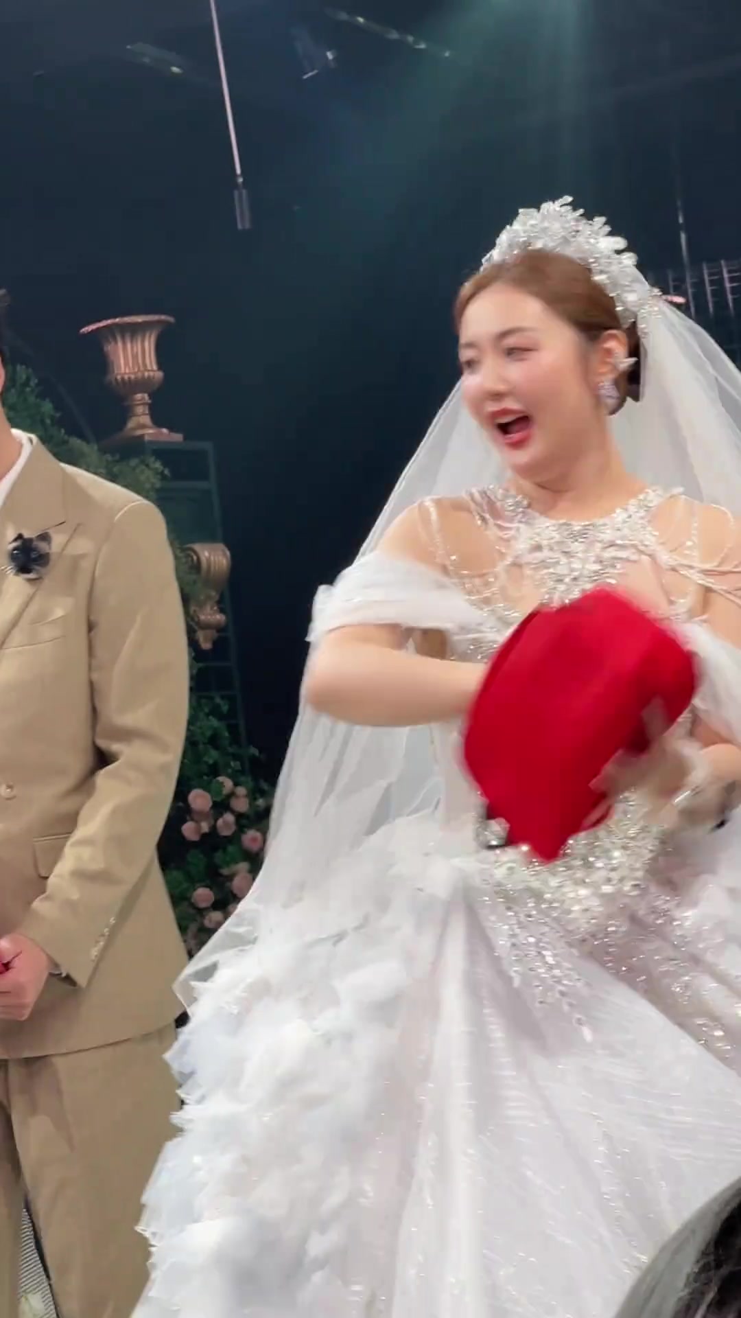 什么水平️曼联女球迷结婚婚礼播放曼联队歌