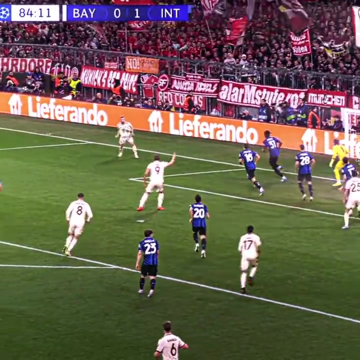 总能出现在该出现的位置穆勒只要在场上一分钟就会竭尽全力