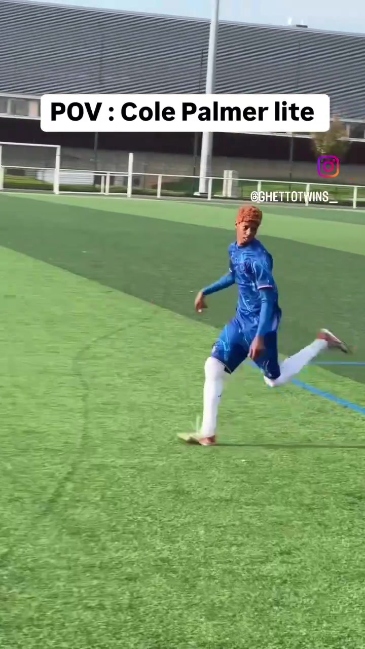 有几分相似度网友模仿帕尔默踢球经典落枕回头