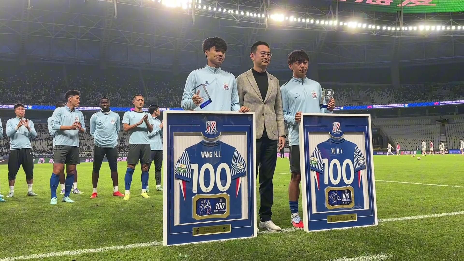 百场里程碑徐皓阳和汪海健俱乐部出场百场纪念仪式