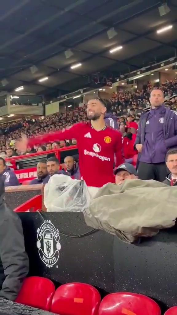 提前下场的B费在替补席比在场上都紧张