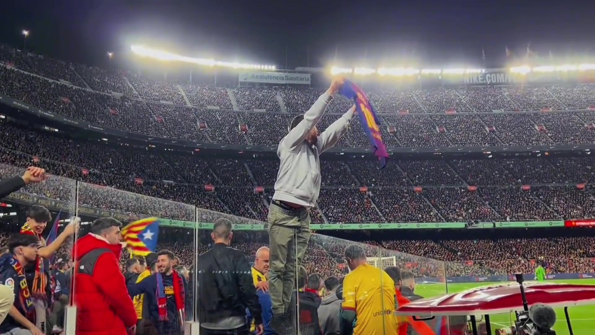 王子公园4.5万人嘘梅西怎可能盖过诺坎普十万人呐喊助威