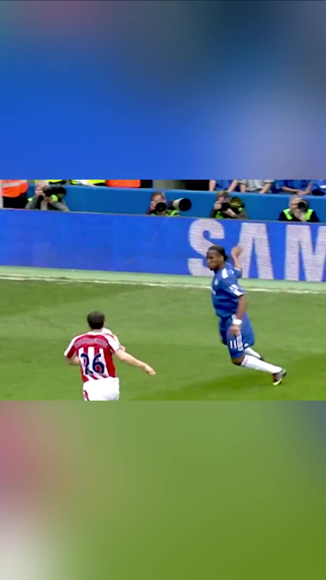 德罗巴神级蝎子摆尾停球送助攻直接让进球甘当绿叶