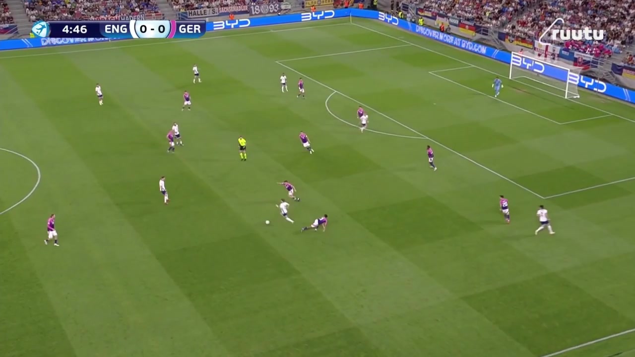 英格兰梦幻开局埃利奥特禁区内推射得手连续3场取得进球