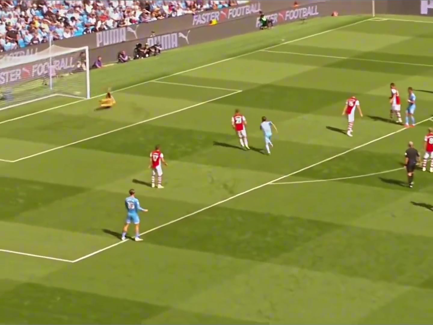 射门之前都计算过了抛物线曼城有八倍镜的腿就是不一样