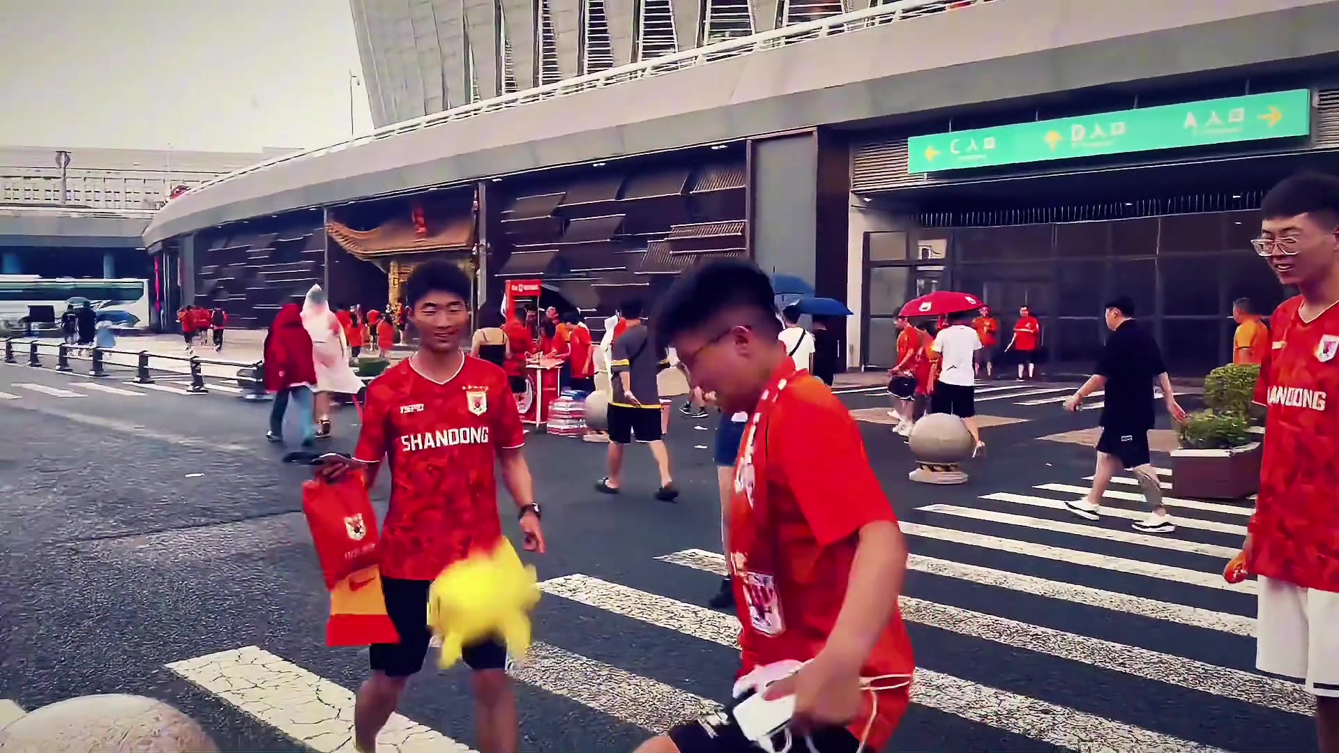 重温京鲁经典李霄鹏经典语录和踢国安踢你不拼不就丢人了吗