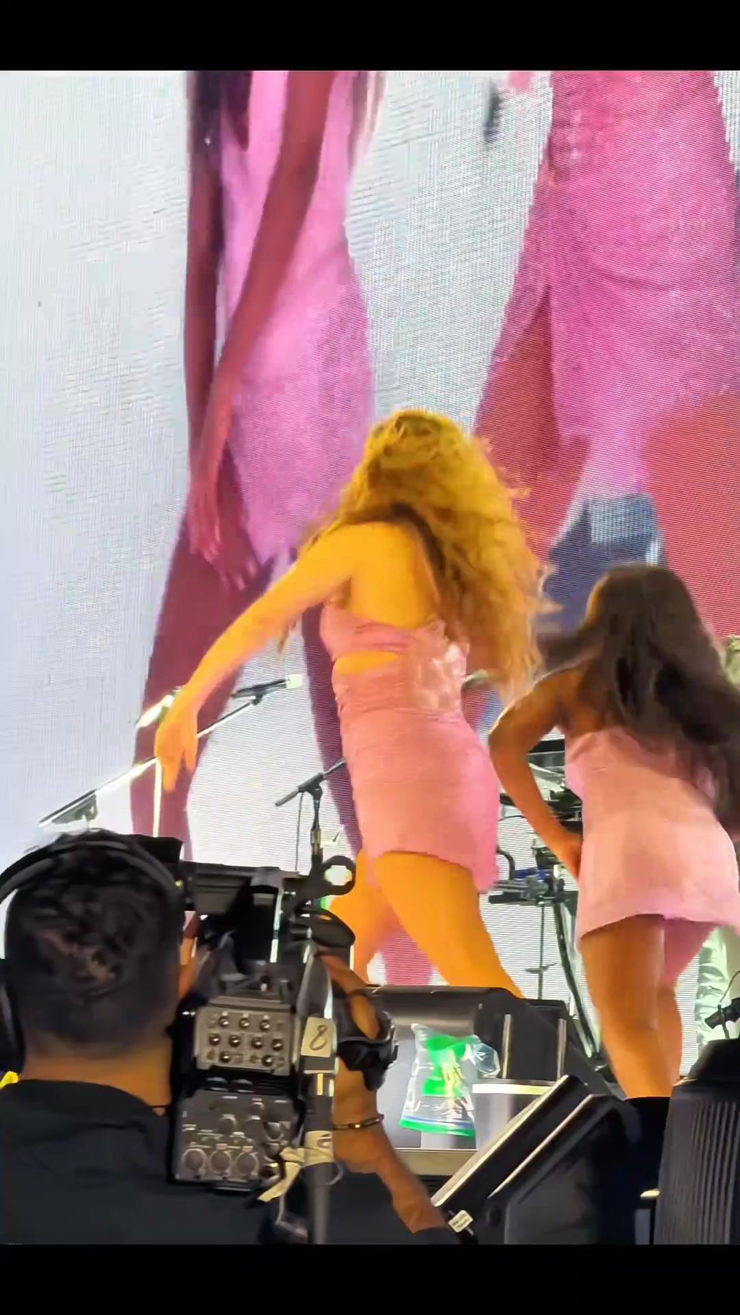 皮克你糊涂夏奇拉都快当奶奶的年纪了看着还是这么辣